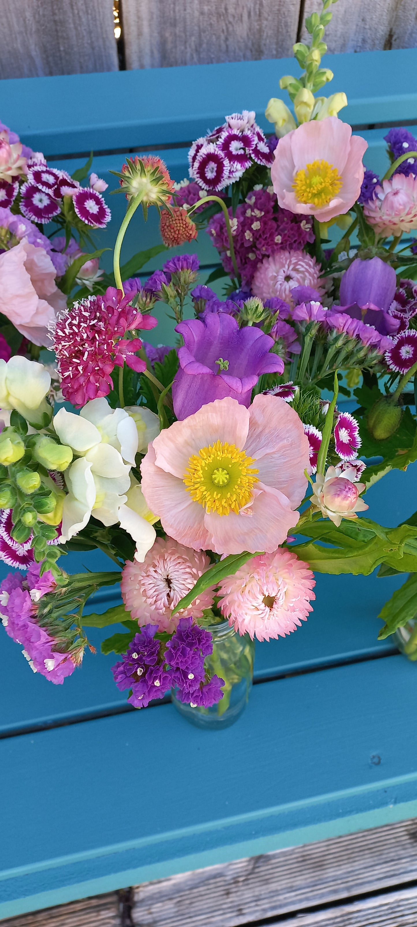 'Buds & Blooms' - Bud vase collection hat box