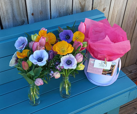 'Buds & Blooms' - Bud vase collection hat box