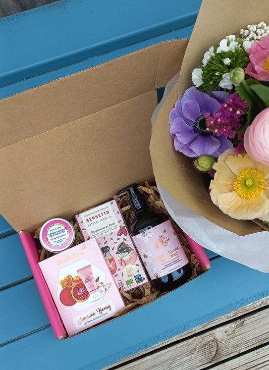 'Ray of Sunshine' Gift Box with Fresh Flowers