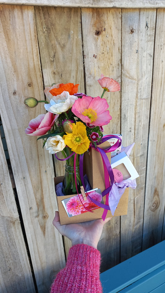 'Thinking of You' Flower Carrier