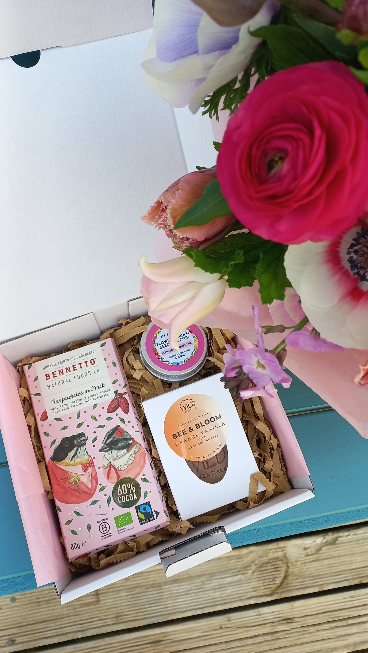 Gift Boxes & Hampers with fresh flowers