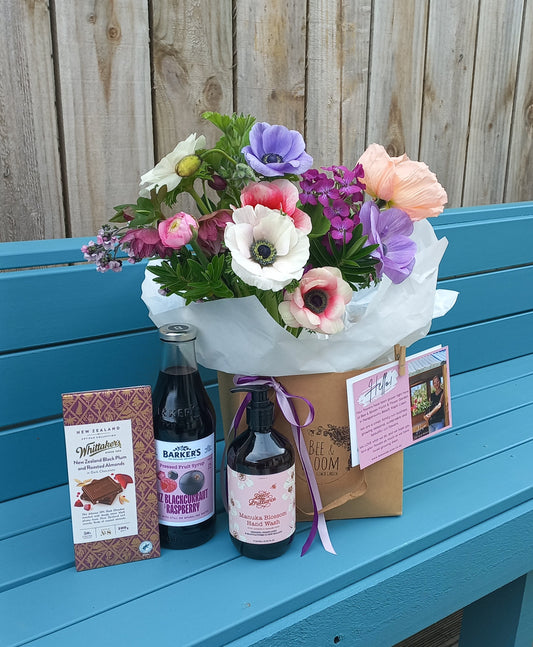 'Very Berry' Gift Hamper with fresh flowers