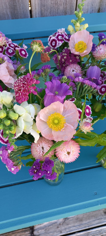 'Buds & Blooms' - Bud vase collection hat box