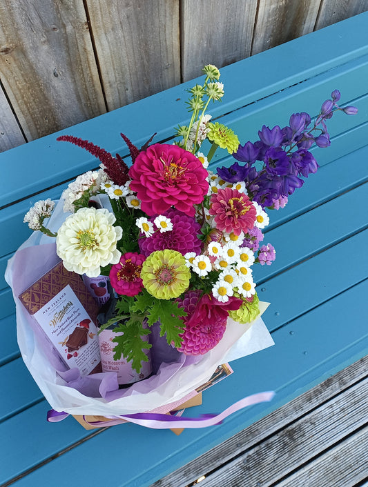 'Very Berry' Gift Hamper with fresh flowers