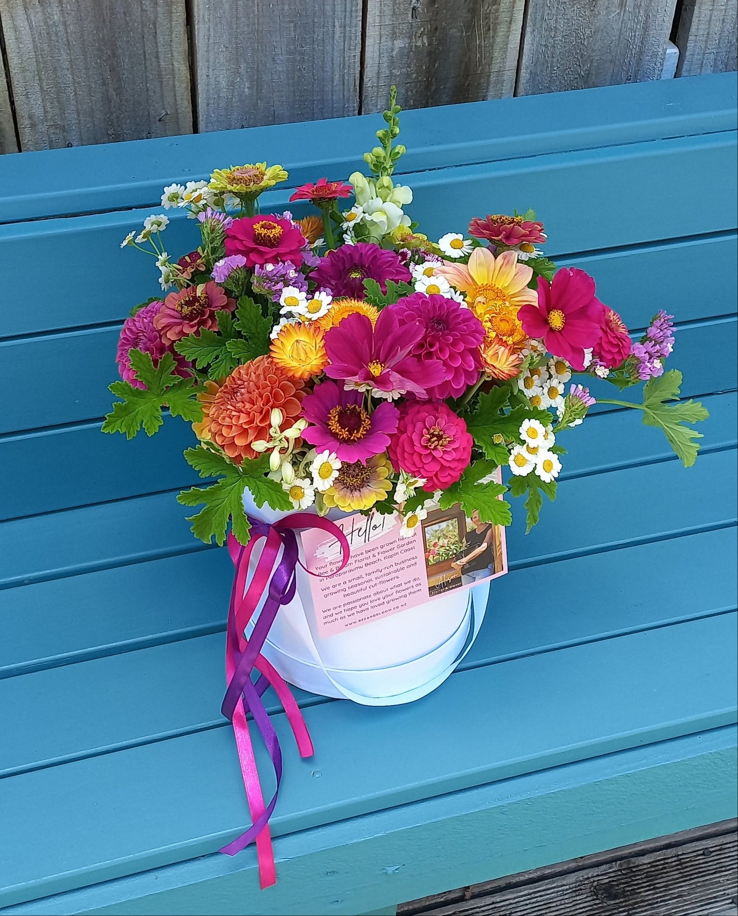 'Buds & Blooms' - Bud vase collection hat box