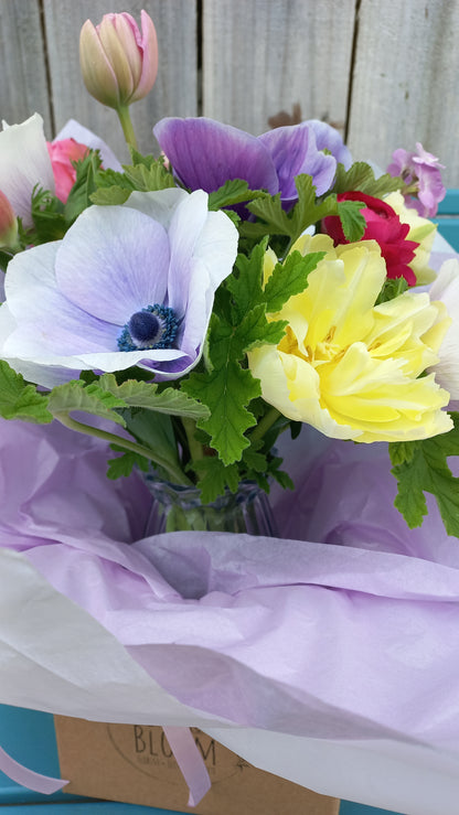 Hello Sunshine - Arrangement in a glass vase
