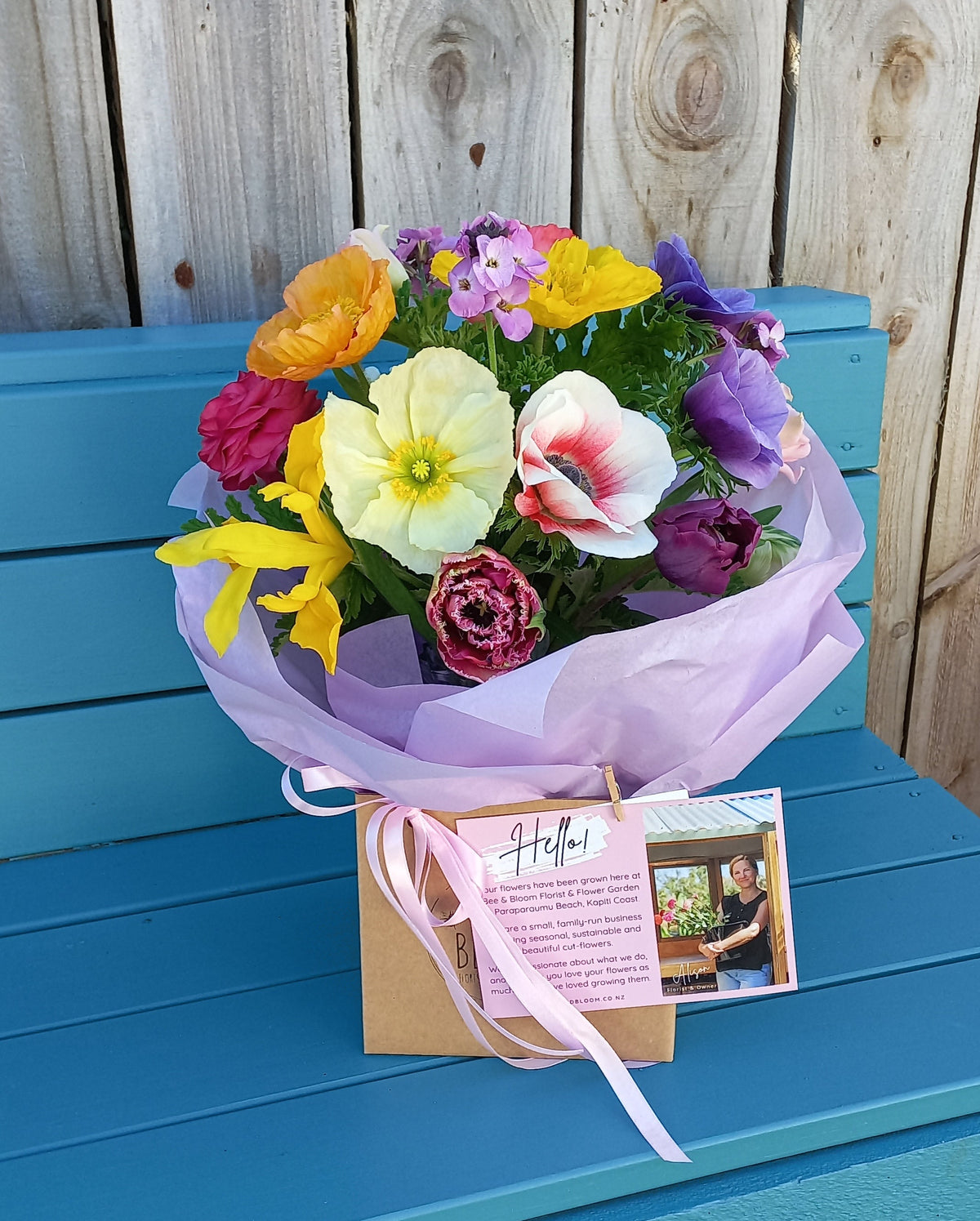Hello Sunshine - Arrangement in a glass vase