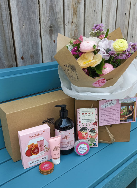 'Ray of Sunshine' Gift Box with Fresh Flowers
