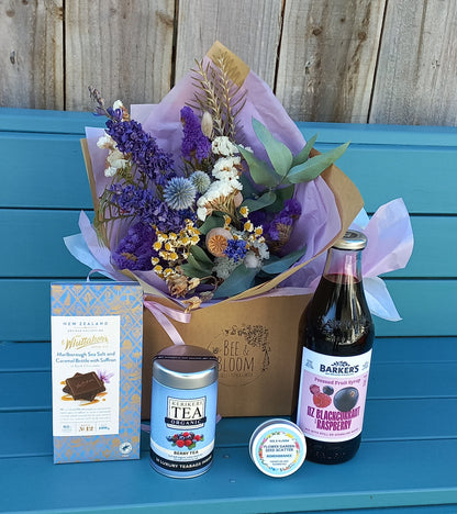 'Berry & Bloom' Gift Box with Dried Flowers
